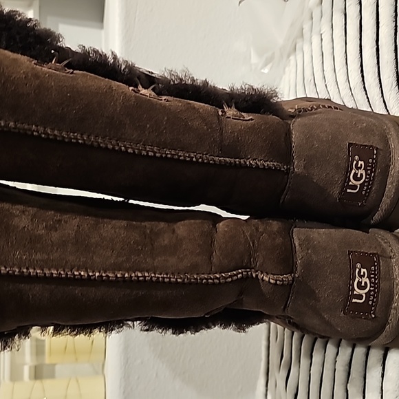 UGG Boots Bailey Button Triple, Size 5, brown - Picture 3 of 8